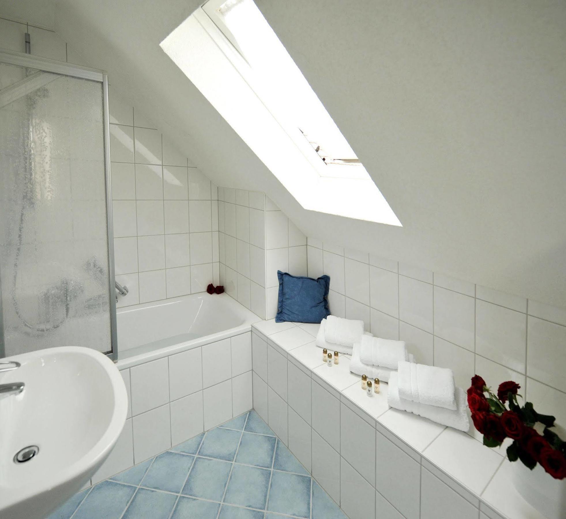 Genusshotel Krone & Roadtrips Bei Basel Inzlingen Bagian luar foto